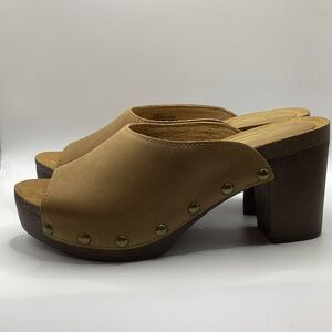 Sbicca Montrose Beige/Tan Leather  Mules with Brown Heel Size 9